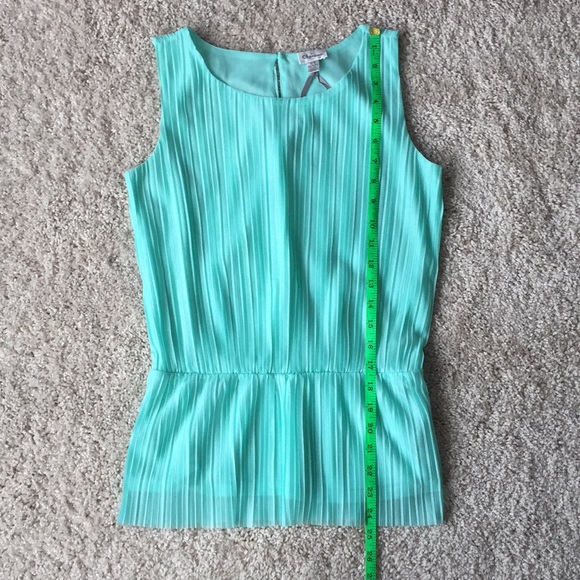 Dynamite | Sleeveless Top - Picture 2 of 10